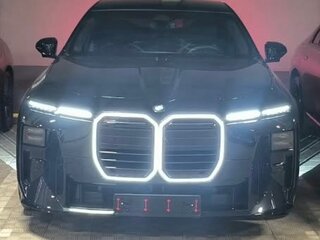 2026 BMW 7 серии 740 xDrive VII (G70) Рестайлинг, чёрный, 27890000 рублей, вид 3