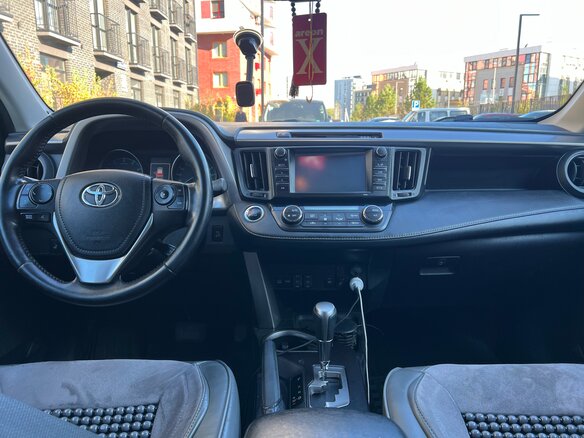 2017 Toyota RAV4 IV (XA40) Рестайлинг, красный, 1899000 рублей - вид 9