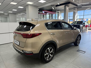 2019 Kia Sportage IV Рестайлинг, коричневый, 2080000 рублей, вид 4