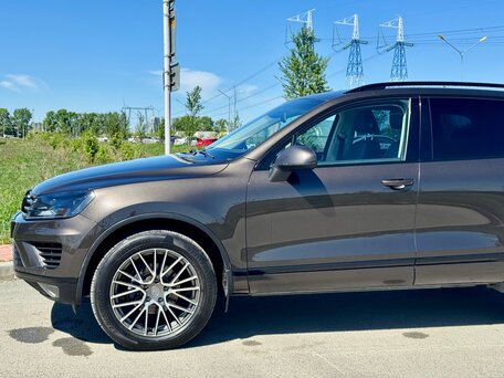 2014 Volkswagen Touareg II Рестайлинг, коричневый, 2690000 рублей, вид 5
