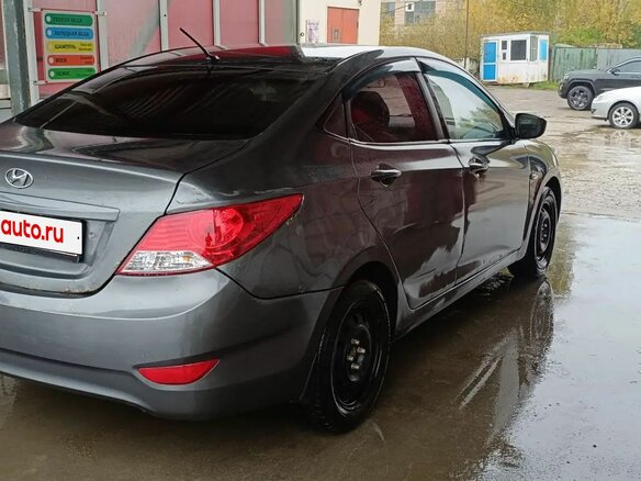2013 Hyundai Solaris I, серый, 360000 рублей - вид 3