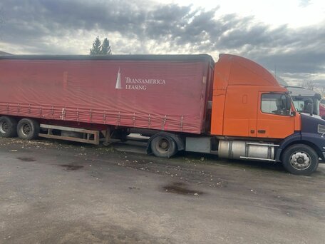 2002 Volvo VNM, оранжевый, 1100000 рублей, вид 1