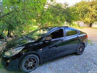 2013 Hyundai Solaris I, чёрный, 720000 рублей, вид 3