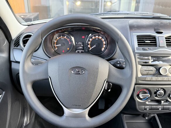 2026 Lada (ВАЗ) Granta I Рестайлинг, белый - вид 18