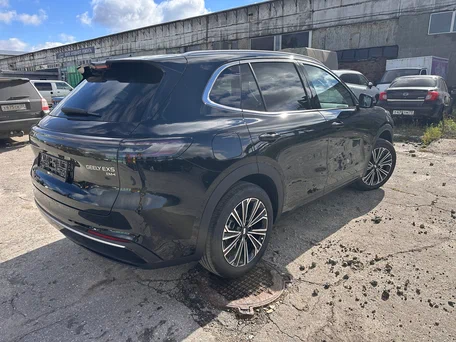 2026 Geely EX5 Гибрид EM-i, чёрный, 3370000 рублей, вид 4