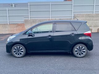 2011 Toyota Ractis II, чёрный, 915000 рублей, вид 3