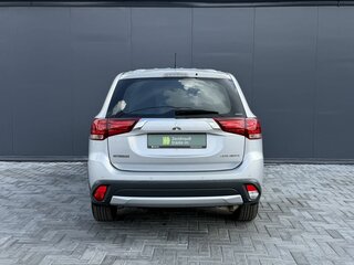 2016 Mitsubishi Outlander III Рестайлинг 2, серебристый, 1695000 рублей, вид 4