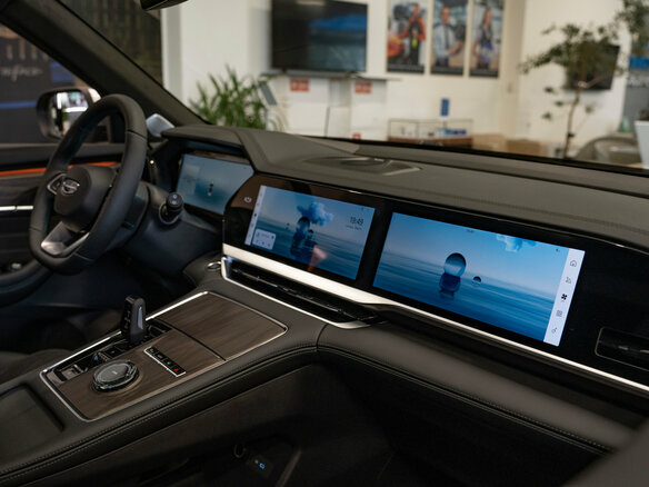 2025 Geely Monjaro I Рестайлинг, белый - вид 36
