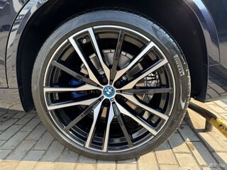 2022 BMW X5 45e IV (G05/G18), чёрный, 8950000 рублей, вид 4