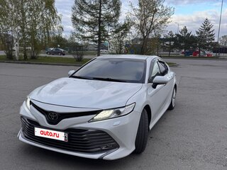 2018 Toyota Camry VIII (XV70), белый, 2500000 рублей, вид 1