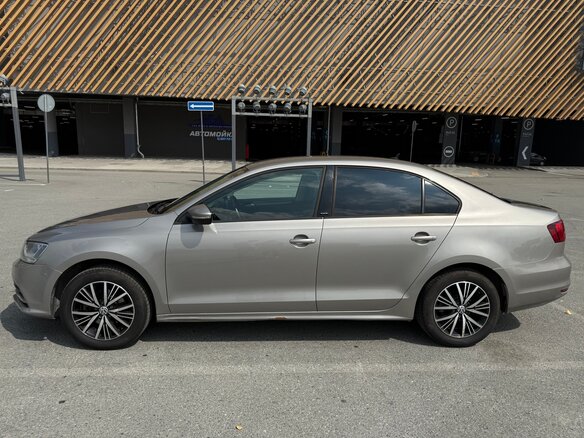 2016 Volkswagen Jetta VI Рестайлинг, бежевый, 1275000 рублей - вид 4