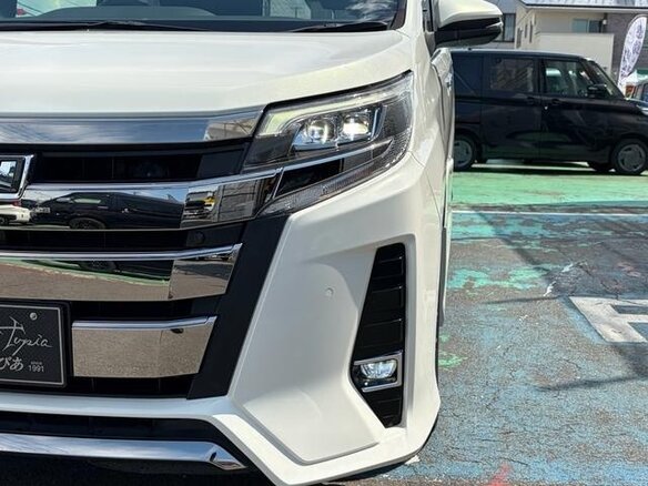 2021 Toyota Noah III (R80) Рестайлинг, белый, 2180000 рублей - вид 4