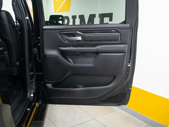 2022 Ram 1500 Crew Cab eTorque V, чёрный, 7999000 рублей - вид 19