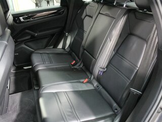 2020 Porsche Cayenne E-Hybrid III, серый, 9050000 рублей, вид 3