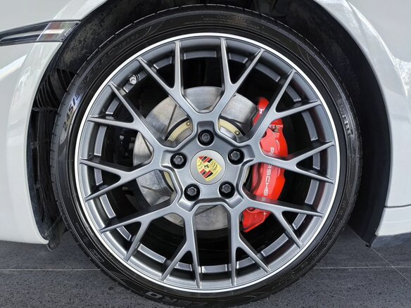 2020 Porsche 911 Carrera 4S VIII (992), серый, 13300000 рублей - вид 40