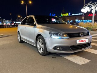 2013 Volkswagen Jetta VI, серебристый, 929000 рублей, вид 4