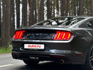 2018 Ford Mustang VI Рестайлинг, серебристый, 2490000 рублей, вид 3