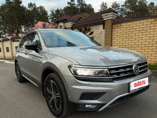 2020 Volkswagen Tiguan II, серый, 2599999 рублей, вид 4