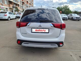 2021 Mitsubishi Outlander III Рестайлинг 3, белый, 2150000 рублей, вид 4