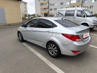 2015 Hyundai Solaris I Рестайлинг, серебристый, 1100000 рублей, вид 5