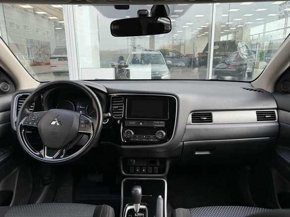 2018 Mitsubishi Outlander III Рестайлинг 2, белый, 1790000 рублей - вид 6