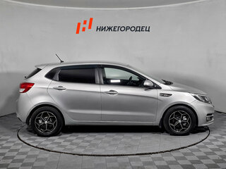 2015 Kia Rio III Рестайлинг, серебристый, 979000 рублей, вид 4