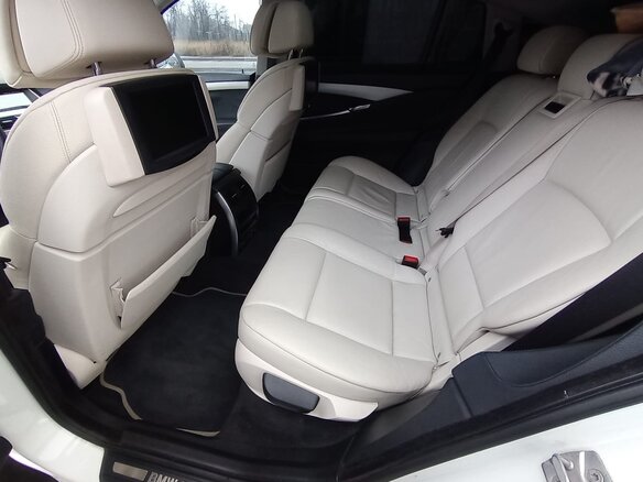 2010 BMW 5 серии Gran Turismo 530d VI (F10/F11/F07), белый, 1850000 рублей - вид 13