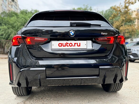 2025 BMW 1 серии 120i IV (F70), чёрный, 4990000 рублей - вид 7