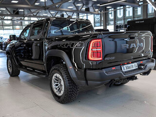 2025 Ram 1500 RHO V Рестайлинг, чёрный, 13200808 рублей, вид 4