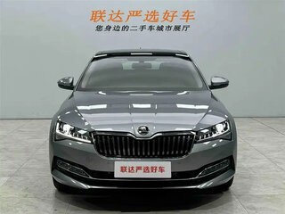 2023 Skoda Superb III Рестайлинг, серебристый, 2185888 рублей, вид 2