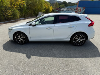 2017 Volvo V40 II Рестайлинг, белый, 1350000 рублей, вид 4