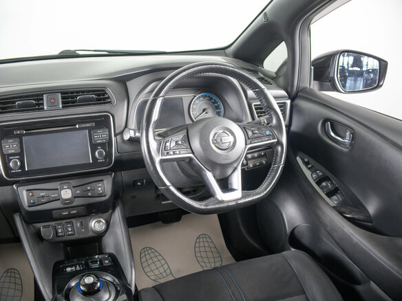 2018 Nissan Leaf II (ZE1), чёрный, 1699000 рублей - вид 13