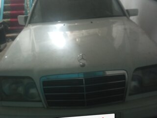 1993 Mercedes-Benz W124 220, белый, 300000 рублей, вид 1