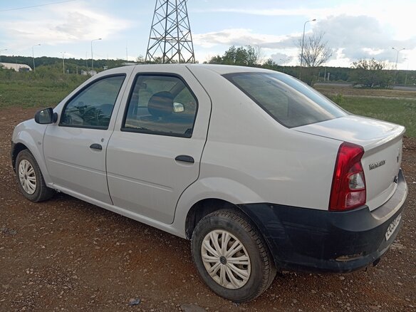 2013 Renault Logan I Рестайлинг, белый, 250000 рублей - вид 2