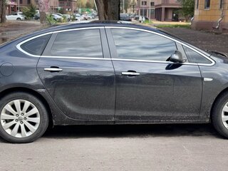 2013 Opel Astra J Рестайлинг, чёрный, 570000 рублей, вид 3