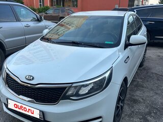 2016 Kia Rio III Рестайлинг, белый, 900000 рублей, вид 2