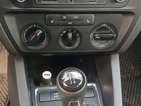 2015 Volkswagen Jetta VI Рестайлинг, серебристый, 612000 рублей - вид 9