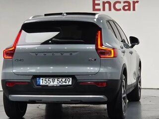 2024 Volvo XC40 I Рестайлинг, серебристый, 5174082 рублей, вид 4
