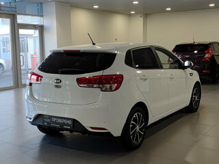 2015 Kia Rio III Рестайлинг, белый, 989000 рублей, вид 5