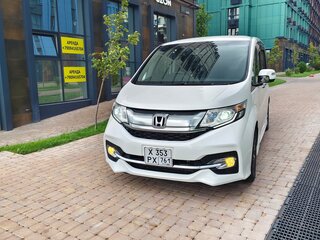 2017 Honda Stepwgn Spada V Рестайлинг, белый, 1900000 рублей, вид 3