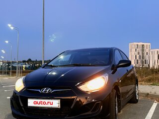 2013 Hyundai Solaris I, чёрный, 650000 рублей, вид 2