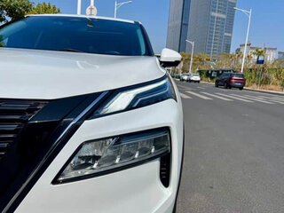 2022 Nissan X-Trail III Рестайлинг, белый, 1625000 рублей, вид 4