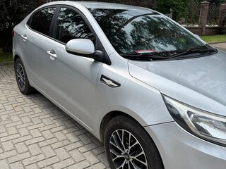 2016 Kia Rio III Рестайлинг, серебристый, 950000 рублей, вид 5