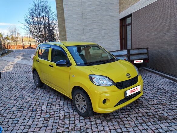 2017 Toyota Passo III, жёлтый, 900000 рублей - вид 2