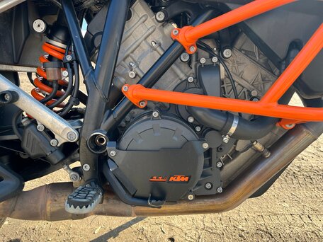 2015 KTM 1050 Adventure, чёрный, 899000 рублей, вид 4