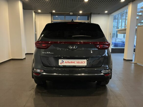 2021 Kia Sportage IV Рестайлинг, серый, 2540000 рублей - вид 3