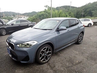 2021 BMW X2 sDrive18i I (F39), серебристый, 1599777 рублей - вид 2