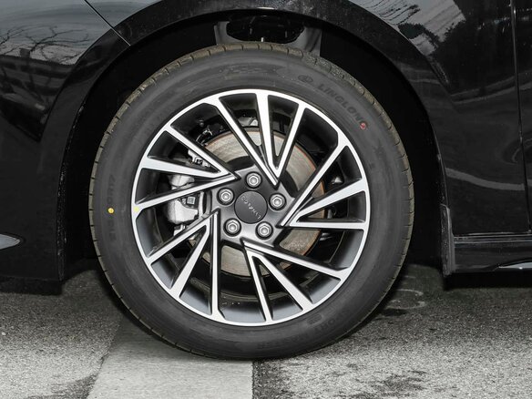 2026 Lynk & Co 03 I Рестайлинг 2, чёрный - вид 20
