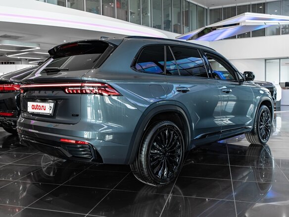 2026 Geely Monjaro I Рестайлинг, серый, 5285912 рублей - вид 3