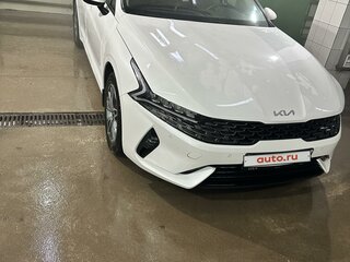 2022 Kia K5 III, белый, 2500000 рублей, вид 1